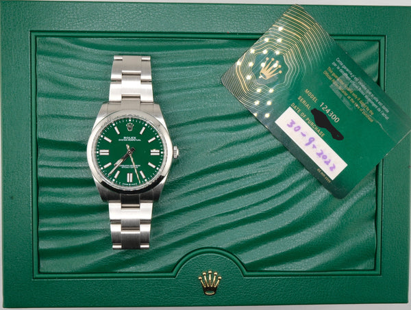 Rolex Oyster Perpetual 41 124300 - Green Lacquer