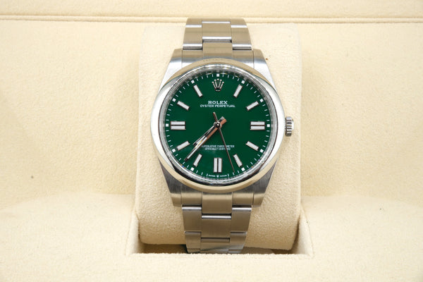 Rolex Oyster Perpetual 41 124300 - Green Lacquer